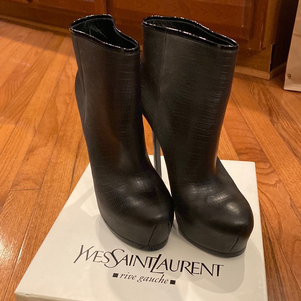 YSL Saint Laurent Calfskin Lizard Embossed Tribtoo 105 Platform Booties 37.5